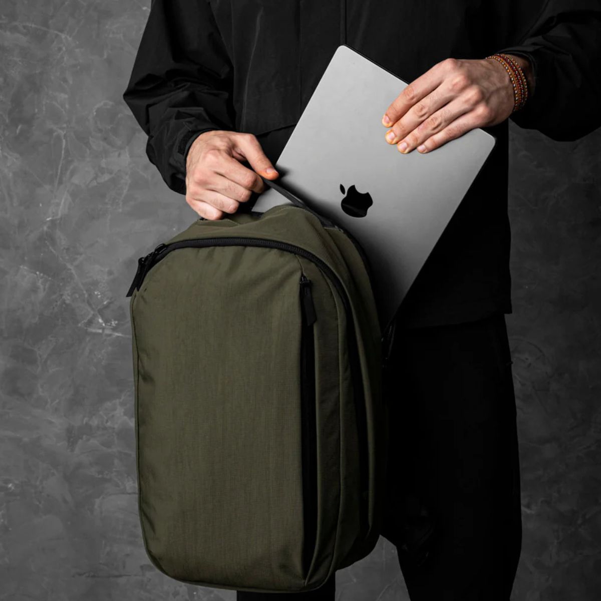 Alpaka Metro Backpack Pro 24L in Green