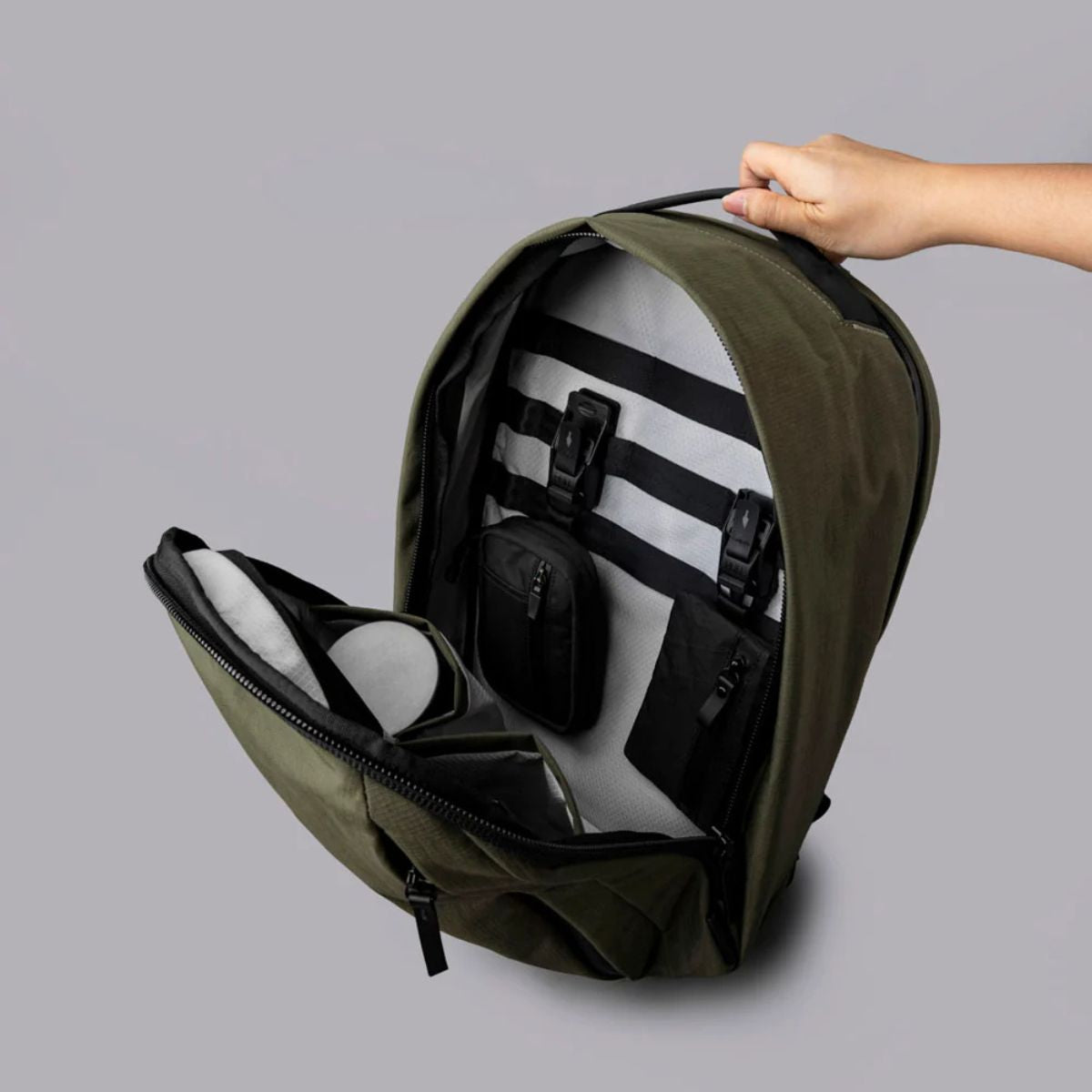 Alpaka Metro Backpack Pro 24L in Green