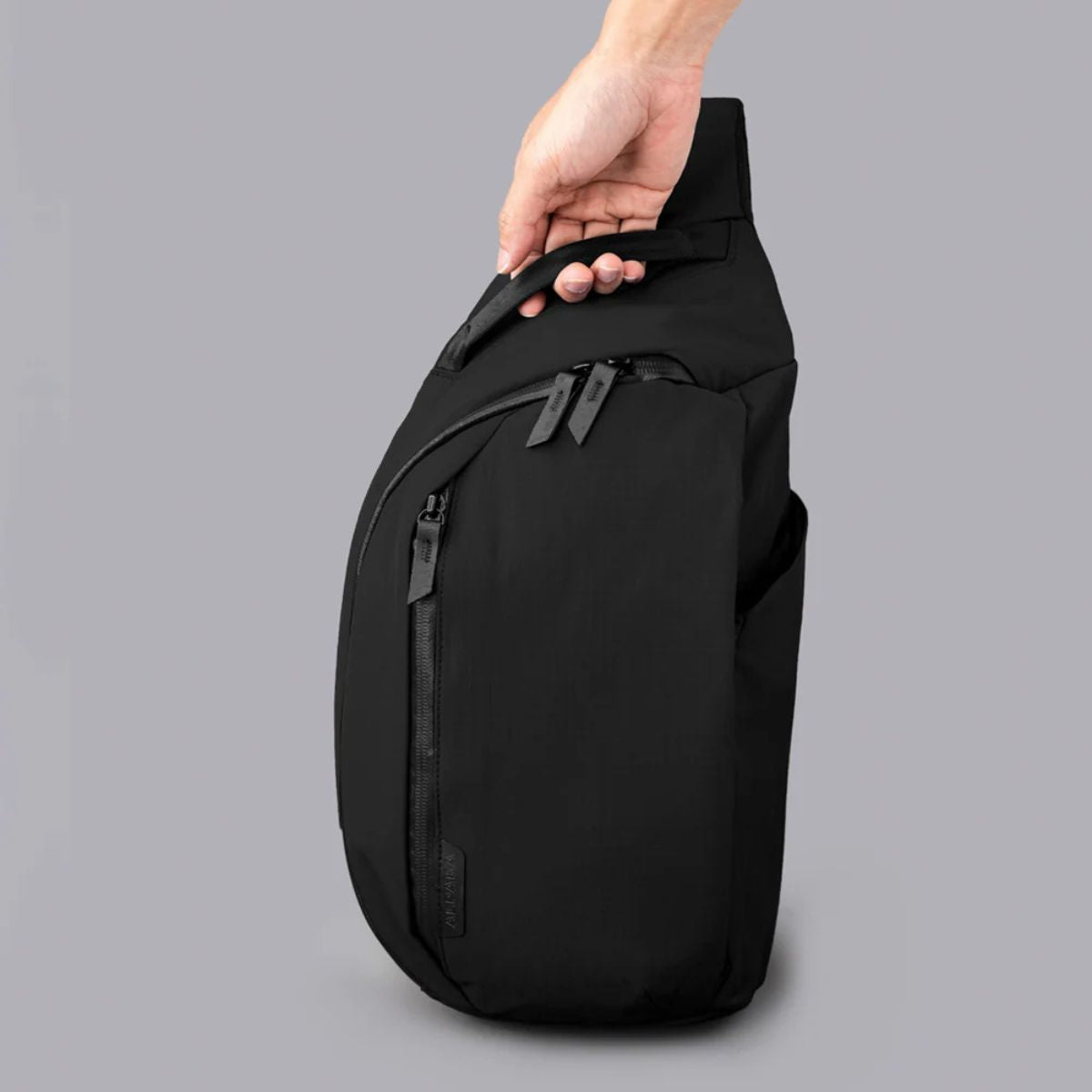 Alpaka Metro Crossbody - Right Shoulder in Black