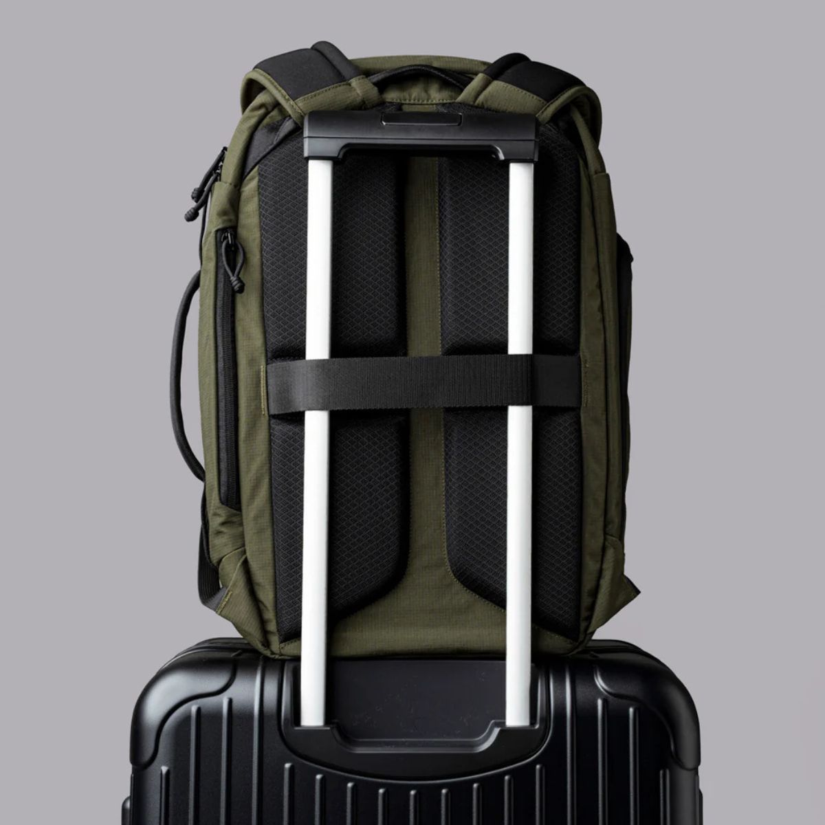 Alpaka Traverse Backpack 30L in Green