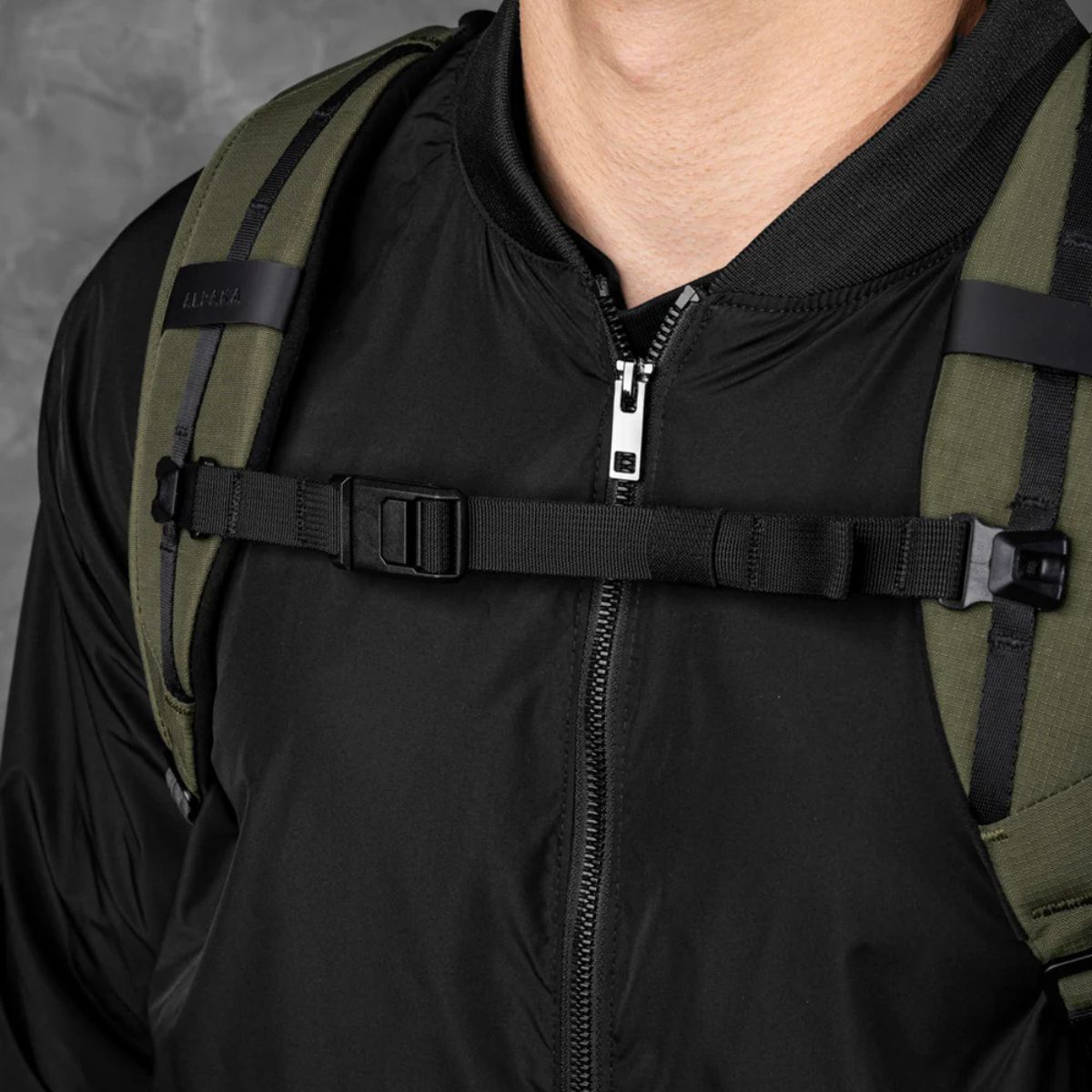 Alpaka Traverse Backpack 30L in Green
