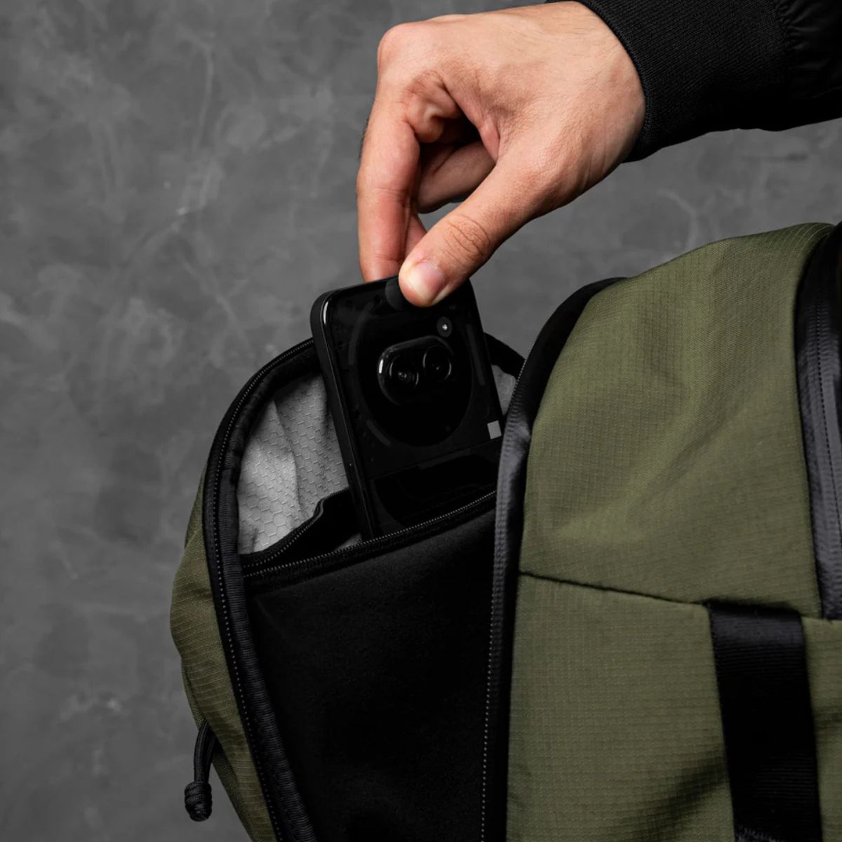 Alpaka Traverse Backpack 30L in Green