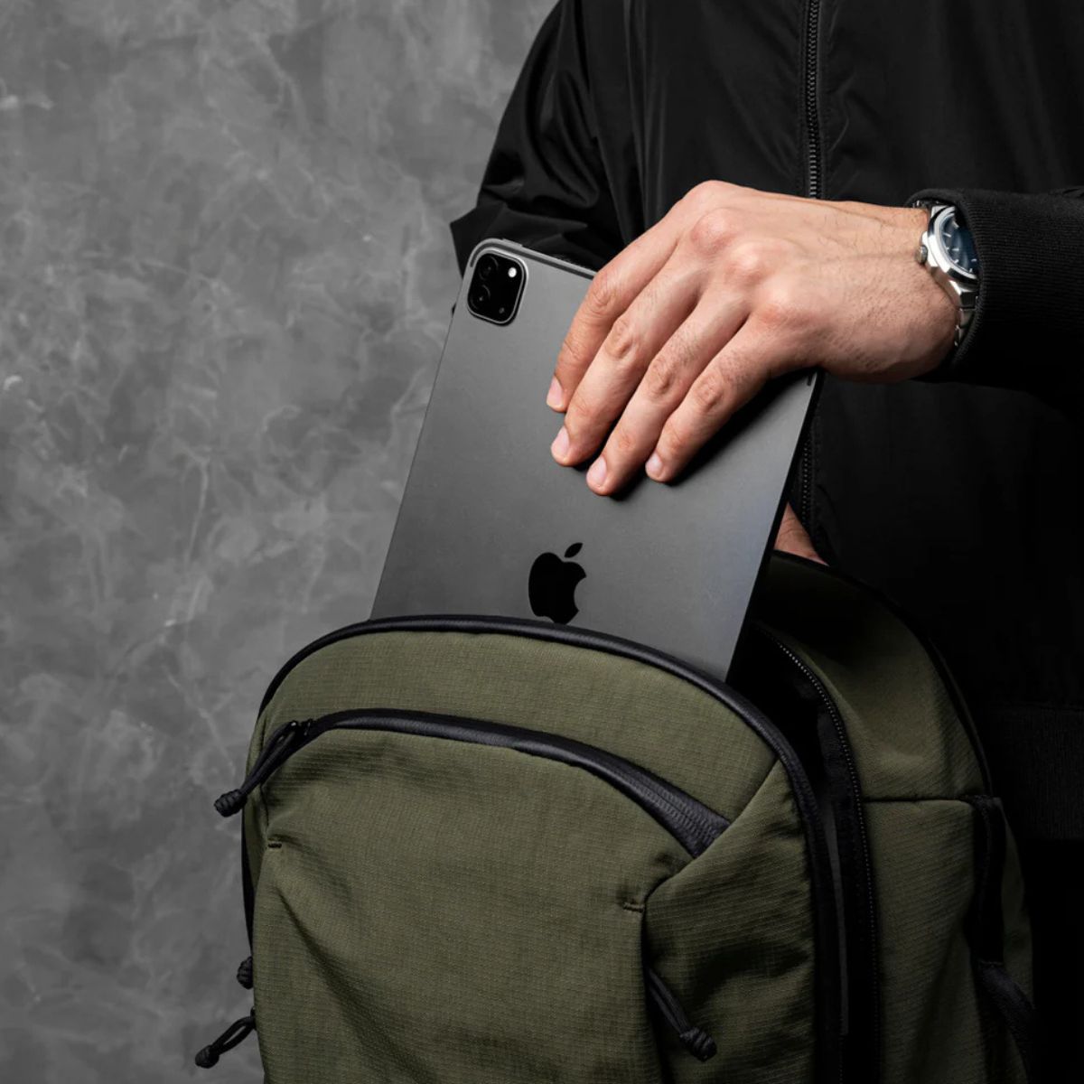 Alpaka Traverse Backpack 30L in Green