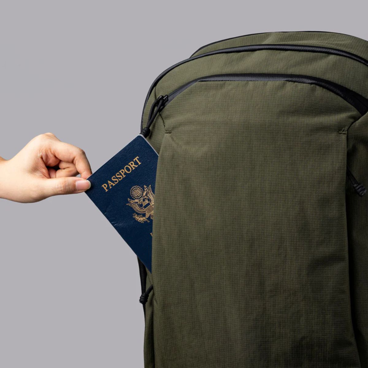 Alpaka Traverse Backpack 30L in Green