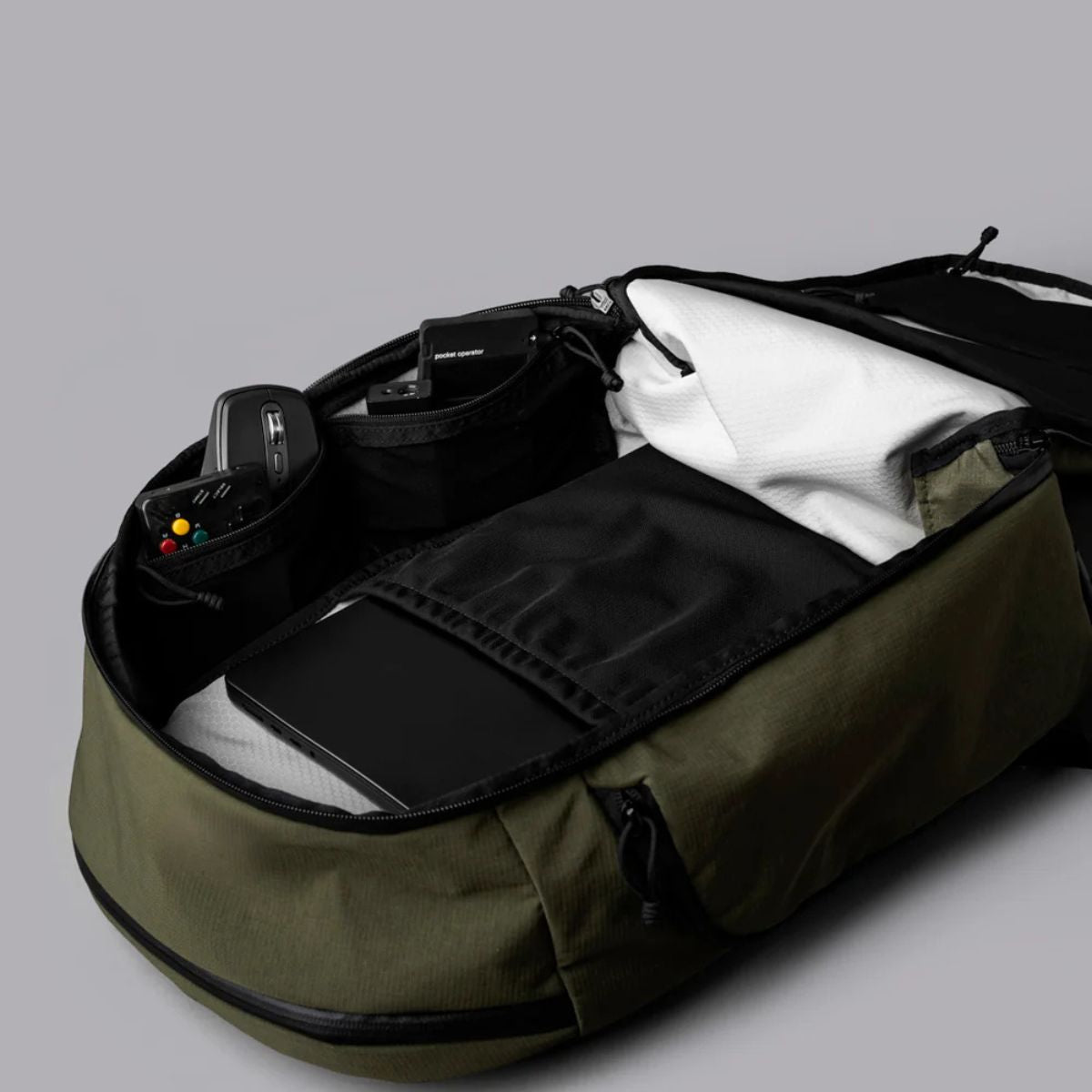 Alpaka Traverse Backpack 30L in Green
