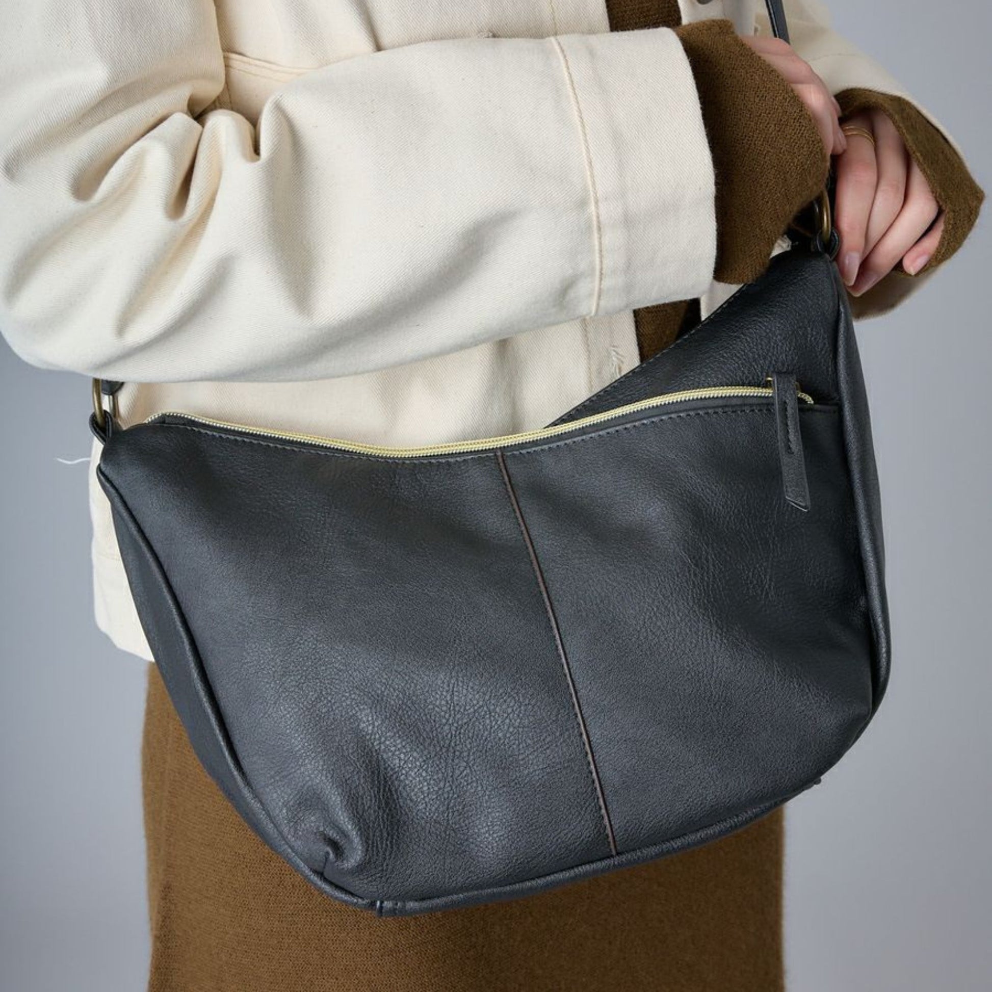 Anello Legato 3M Shoulder Bag in Black