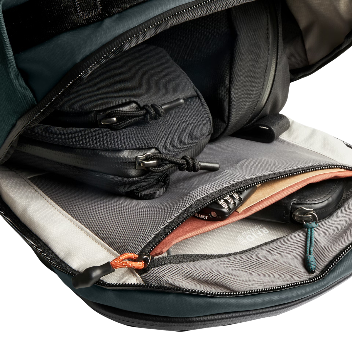 Bellroy Venture Travel Pack 26L in Deep Ocean