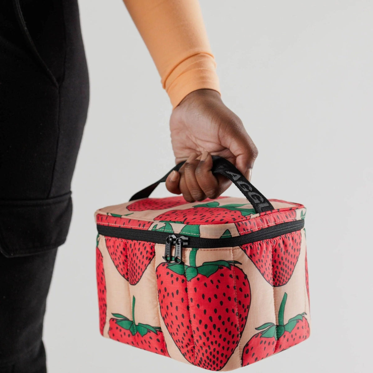 Baggu Puffy Lunch Bag in Strawberry