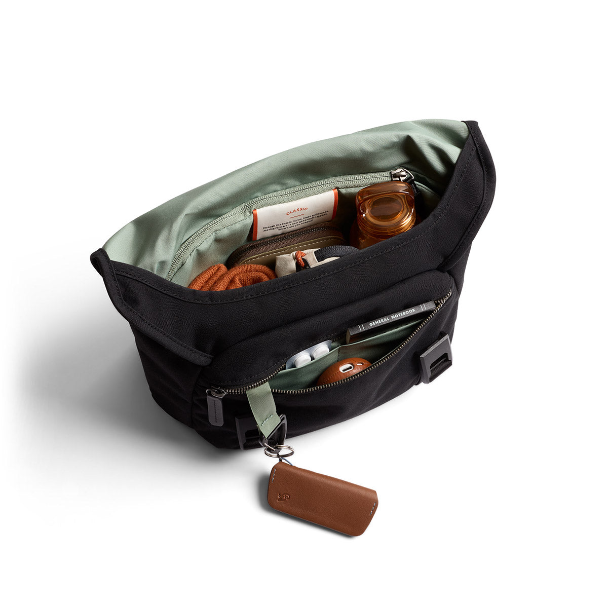 Bellroy Classic Messenger 6L in Black