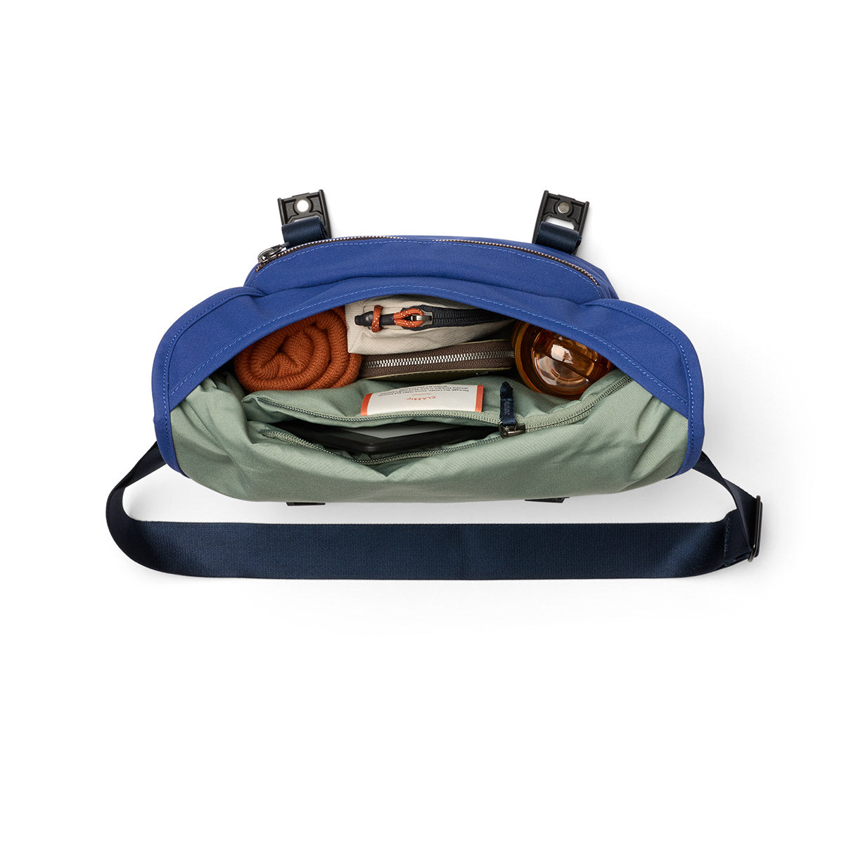 Bellroy Classic Messenger 6L in Indigo