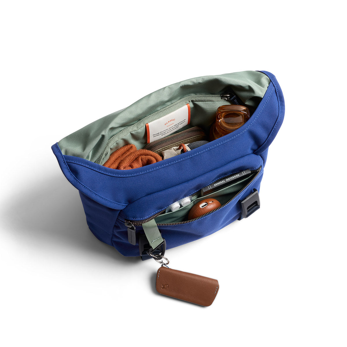 Bellroy Classic Messenger 6L in Indigo