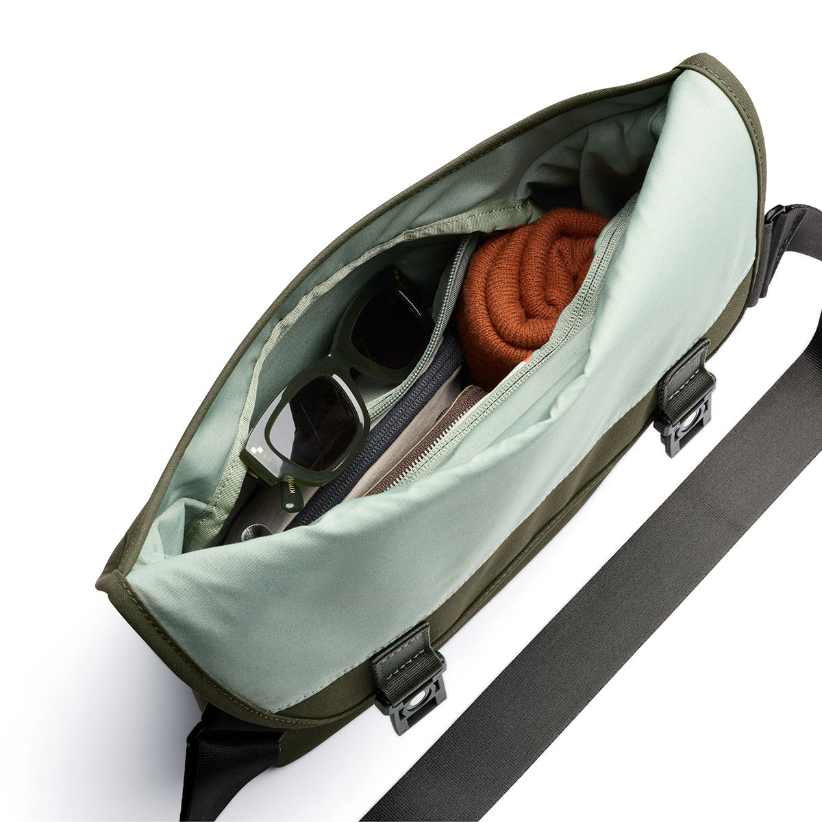 Bellroy Classic Messenger 6L in Olive