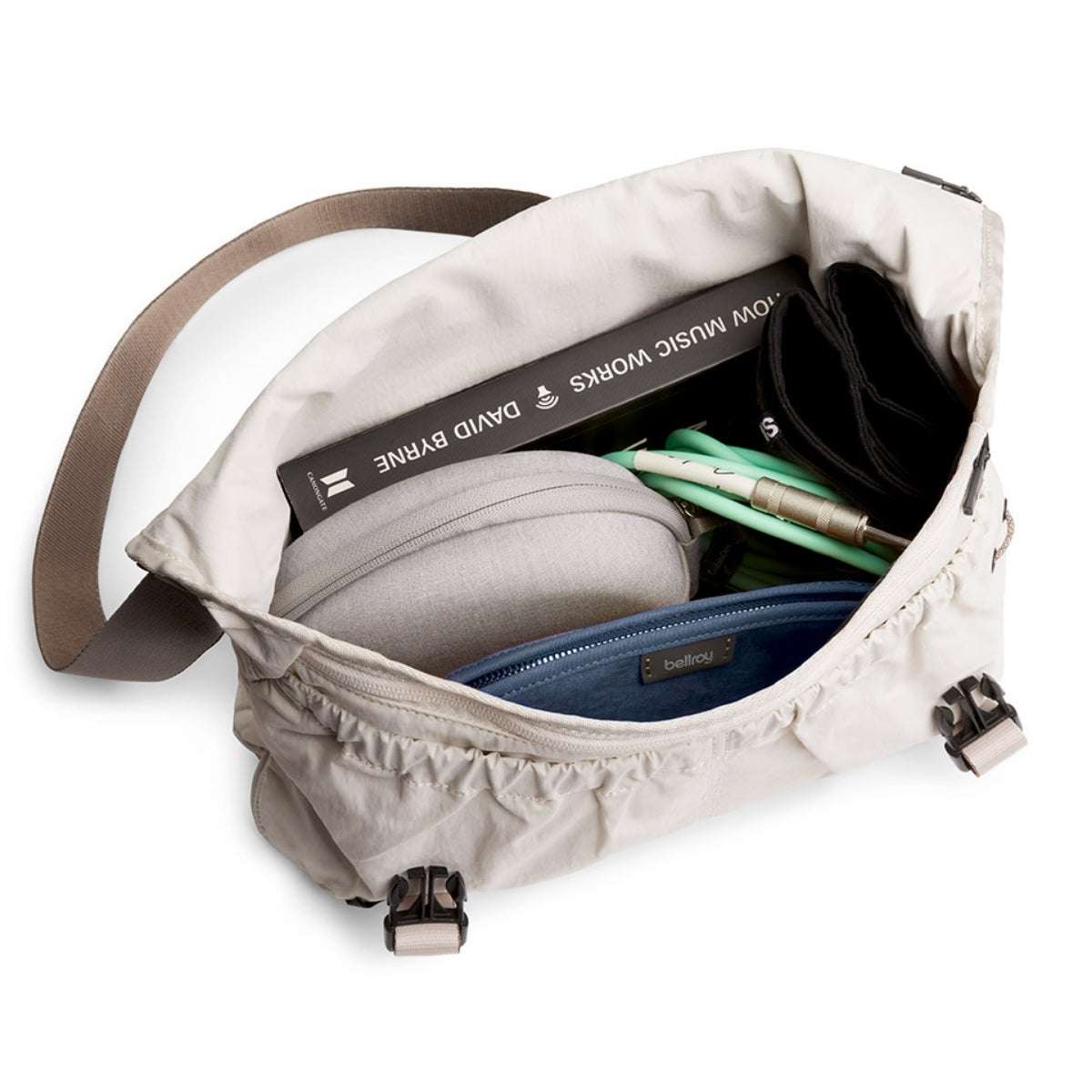 Bellroy Cinch Messenger in Oat