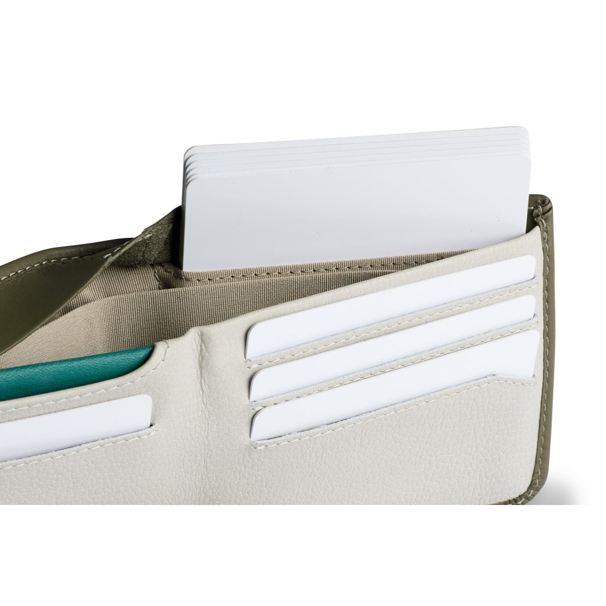 Bellroy Hide & Seek Hi in Willow