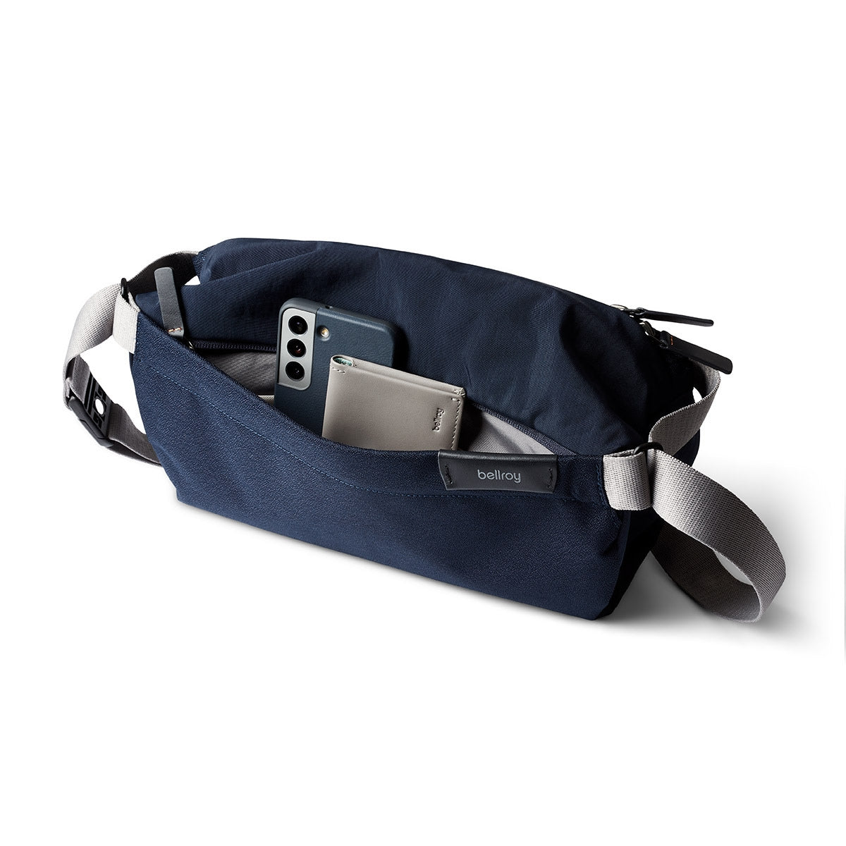 Bellroy Sling in Navy