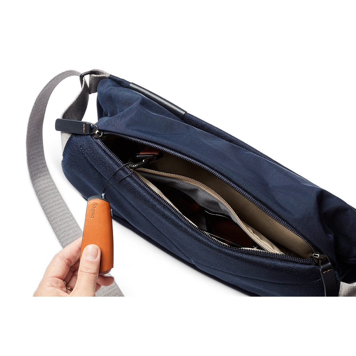 Bellroy Sling in Navy