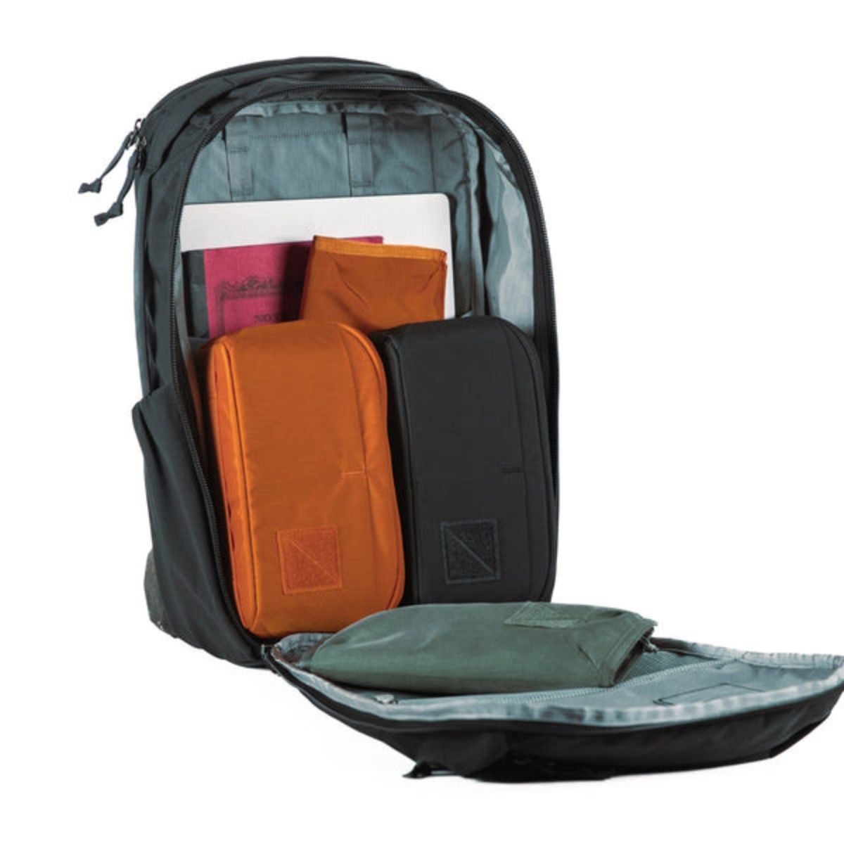 Evergoods Civic Travel Bag 26L in Solution Dyed Black