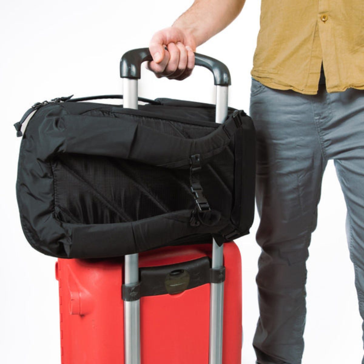 Evergoods Civic Travel Bag 26L in Solution Dyed Black