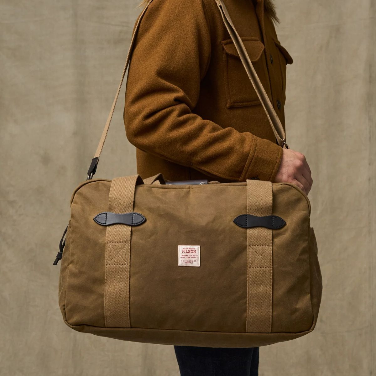 Filson Medium Tin Cloth Duffle Bag in Dark Tan