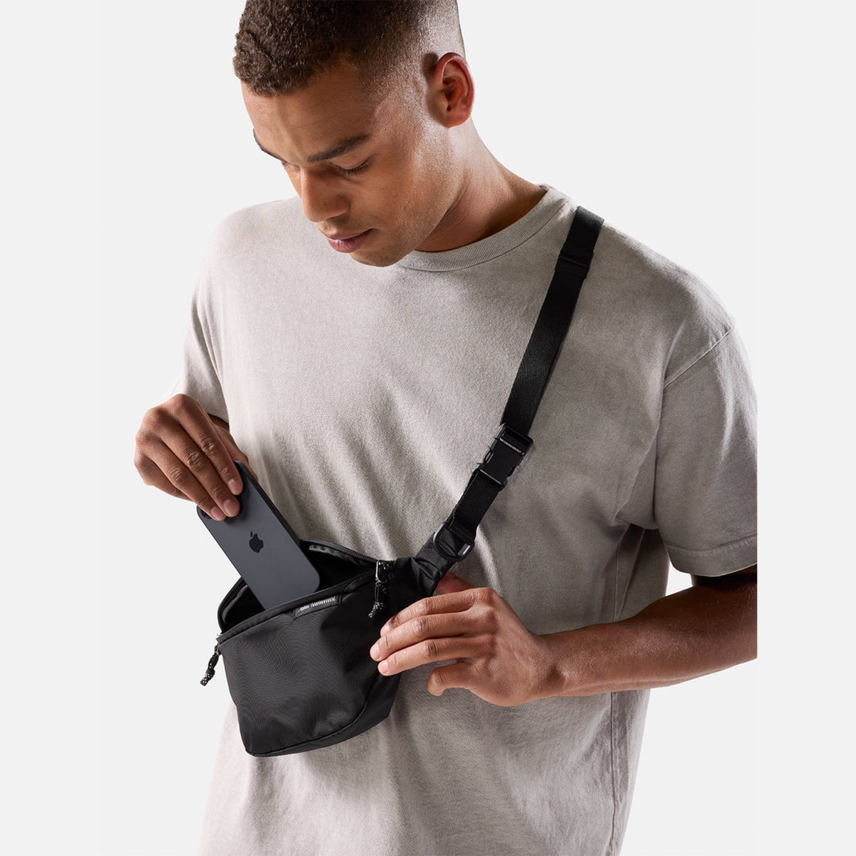 Matador 2L Lite Sling in Black