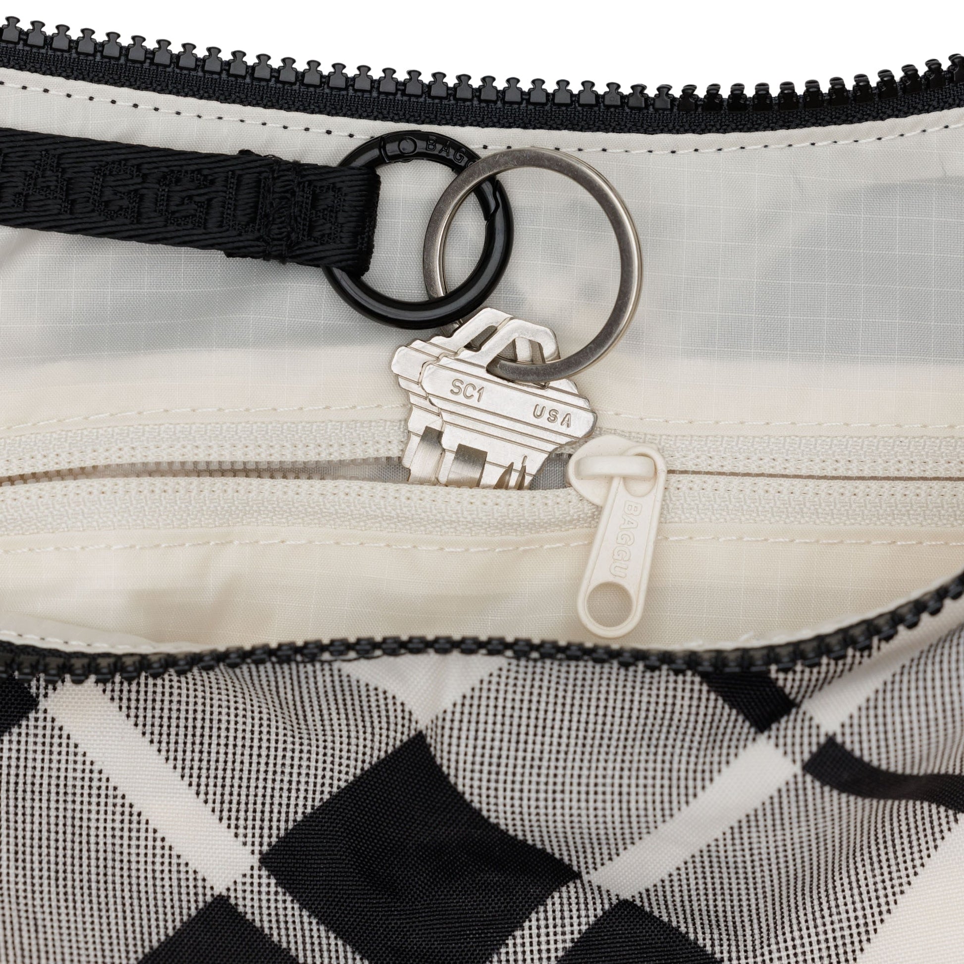 Baggu Medium Nylon Crescent Bag in Mixed Plaid