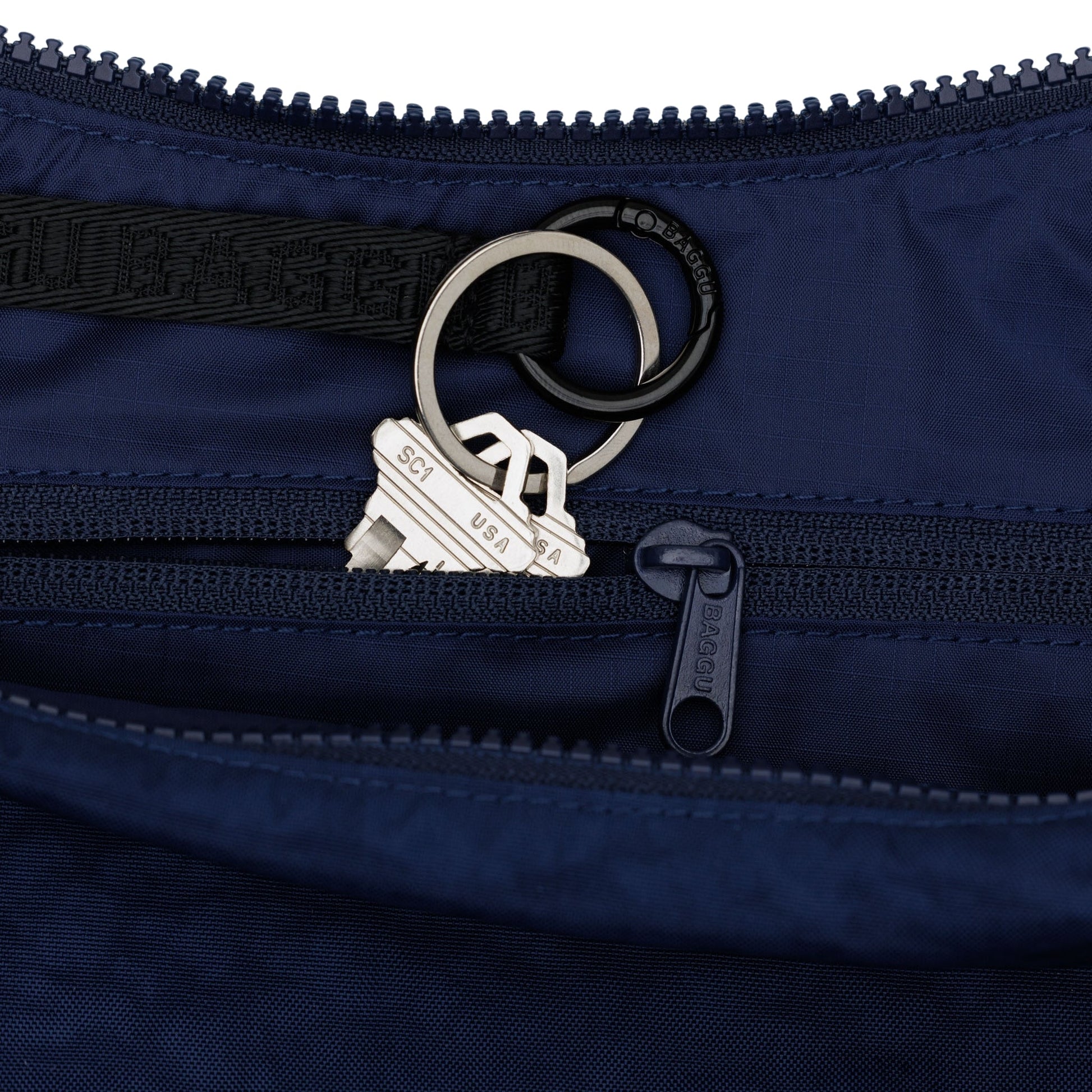 Baggu Medium Nylon Crescent Bag in Navy