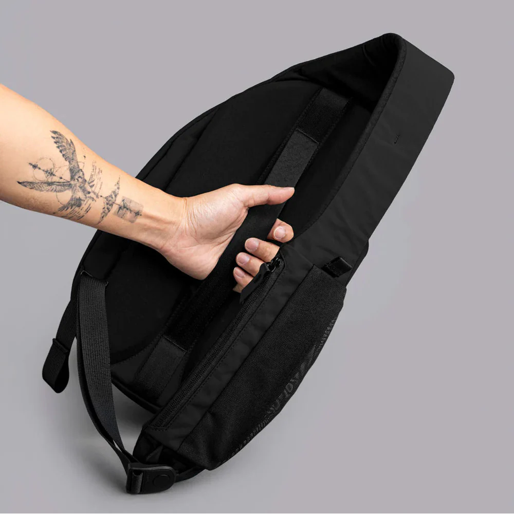 Alpaka Metro Crossbody - Left Shoulder in Black