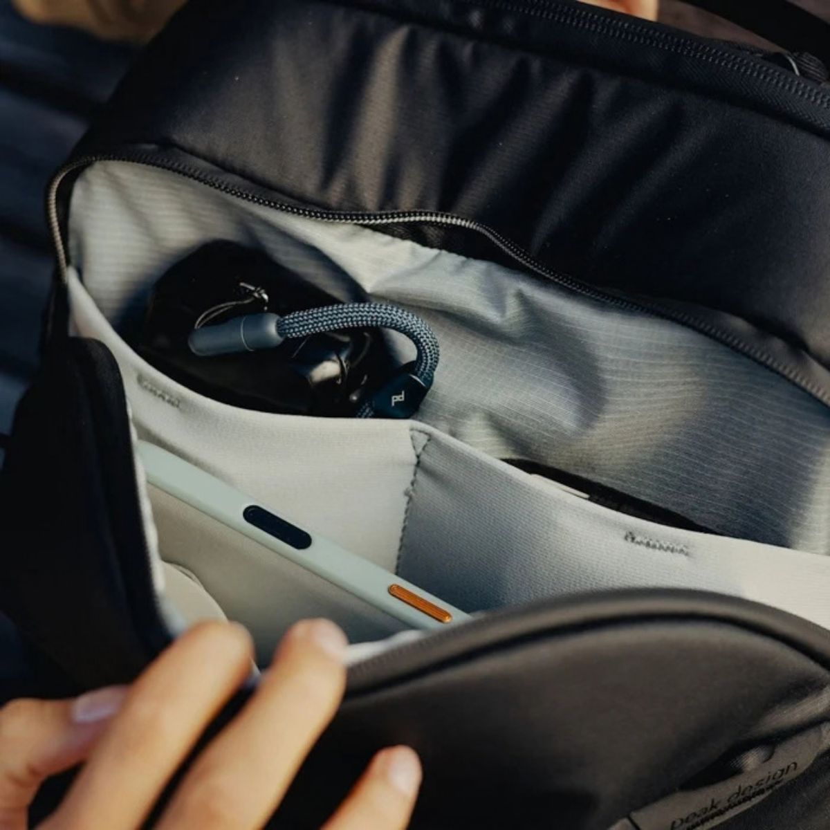 Peak Design Travel Backpack 20L in Black