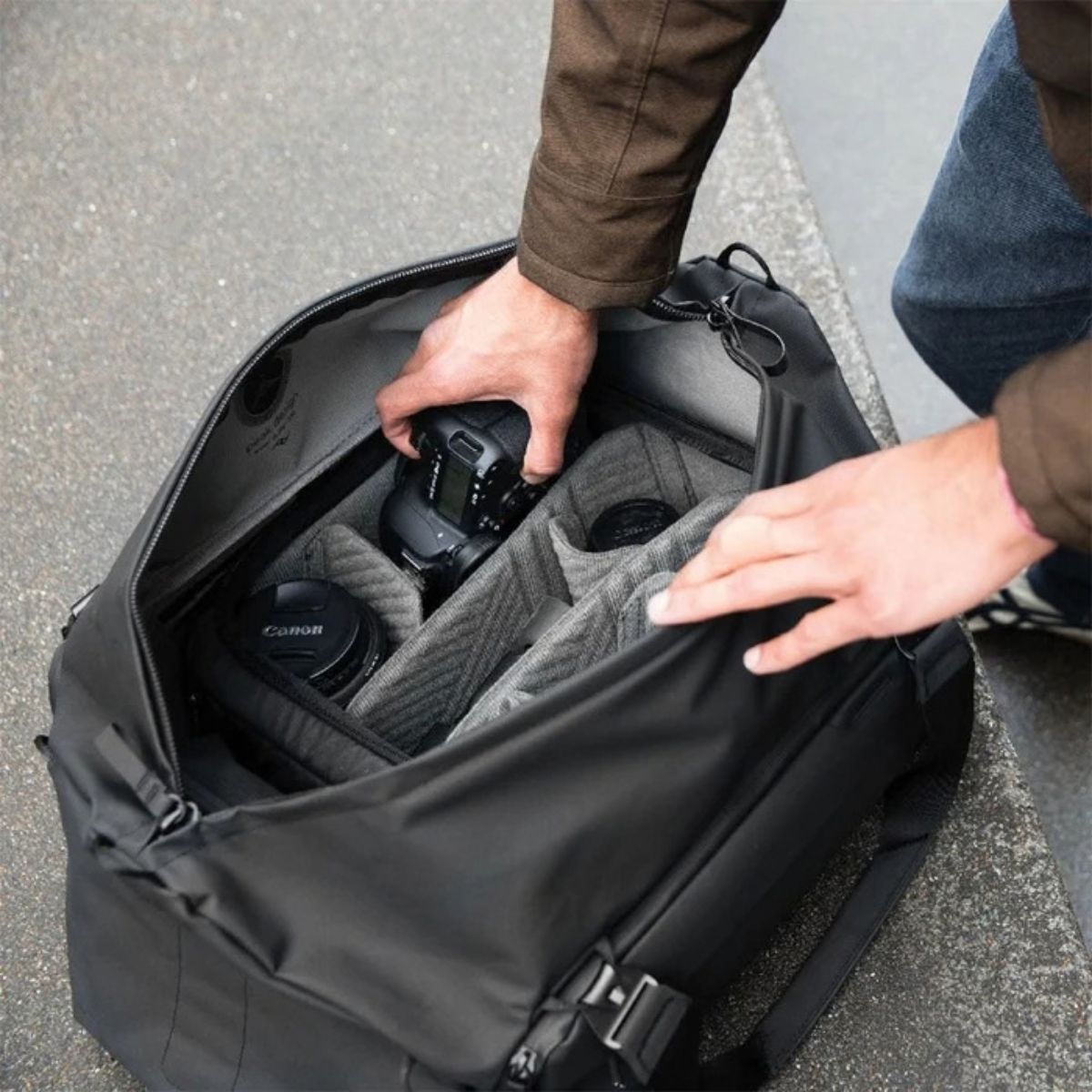 Peak Design Travel Duffel 35L in Black