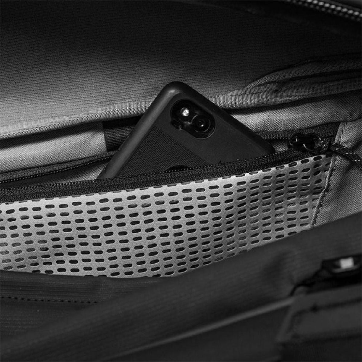 Peak Design Travel Duffel 35L in Black