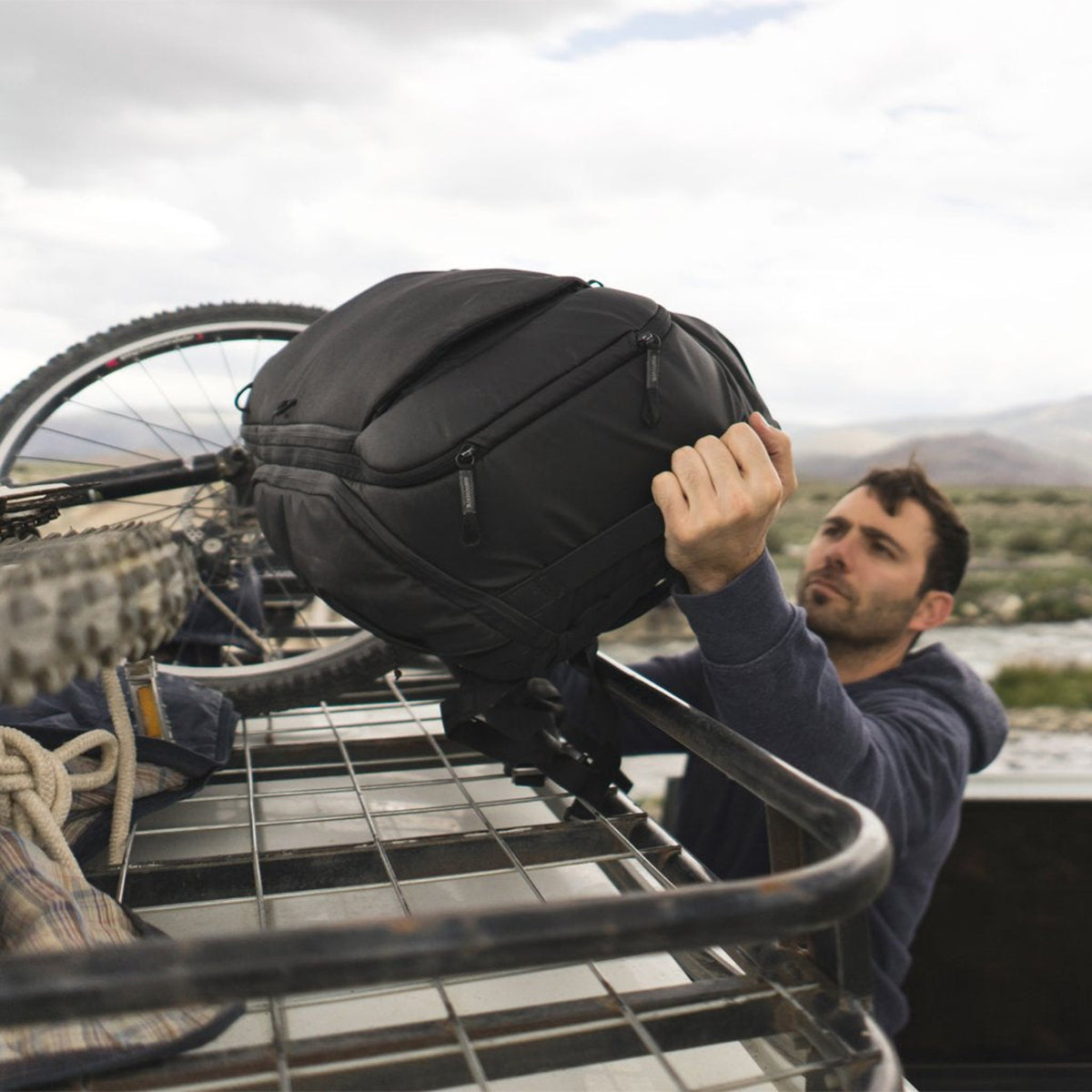 Peak Design Travel Backpack 45L in Black