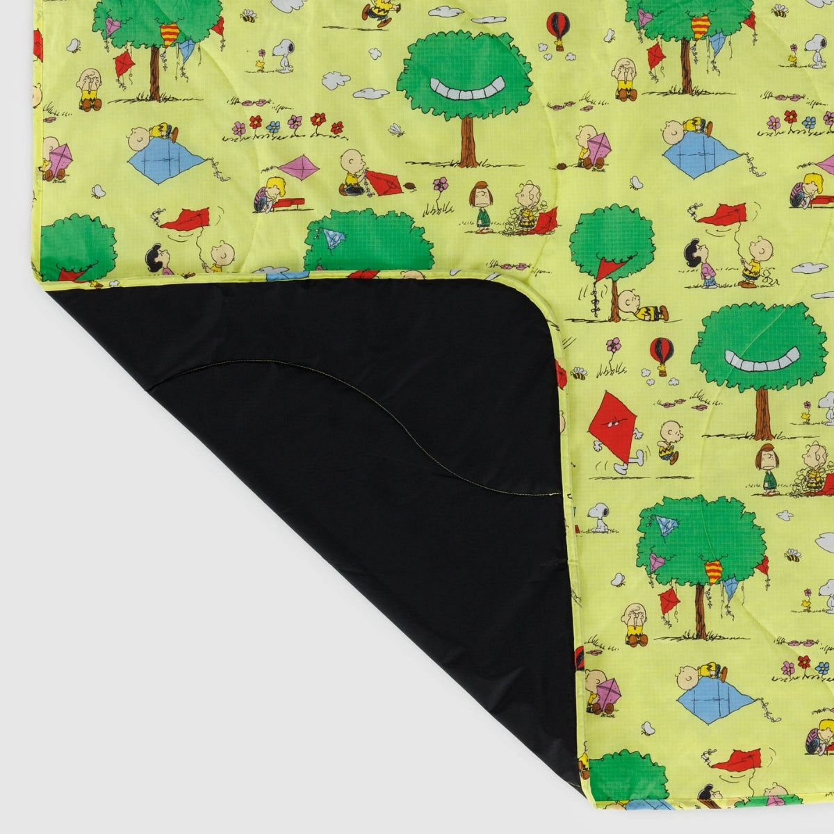 Baggu Puffy Picnic Blanket in Kite Eating Tree