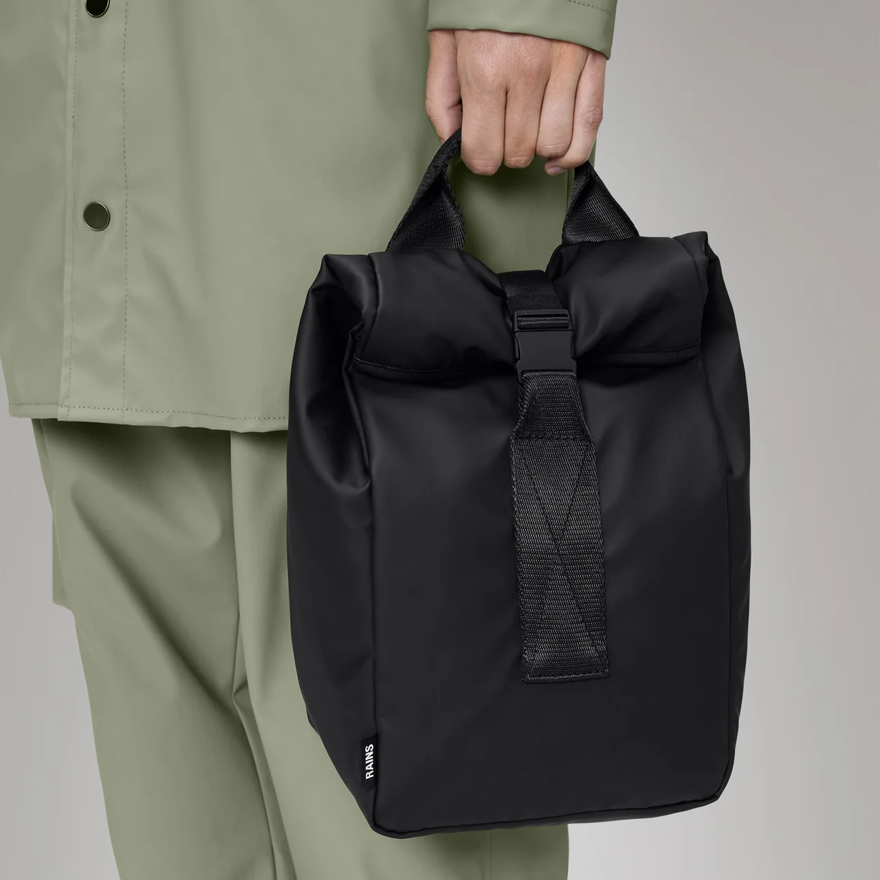 Rains Soft Cooler Lunch Bag in Black