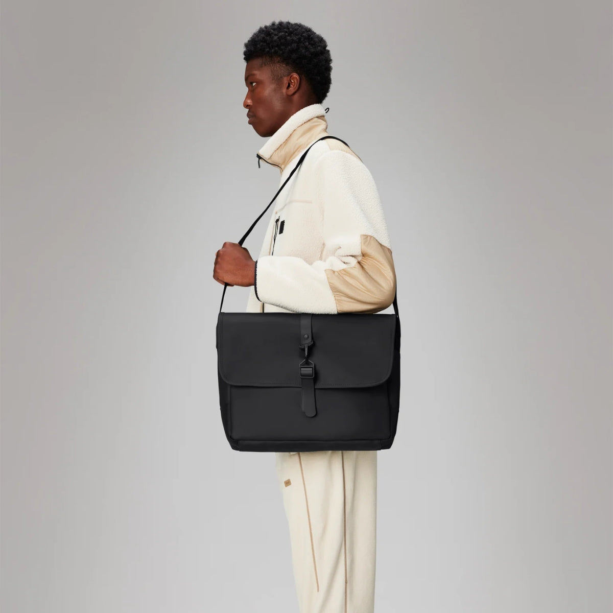 Rains Messenger Bag in Black