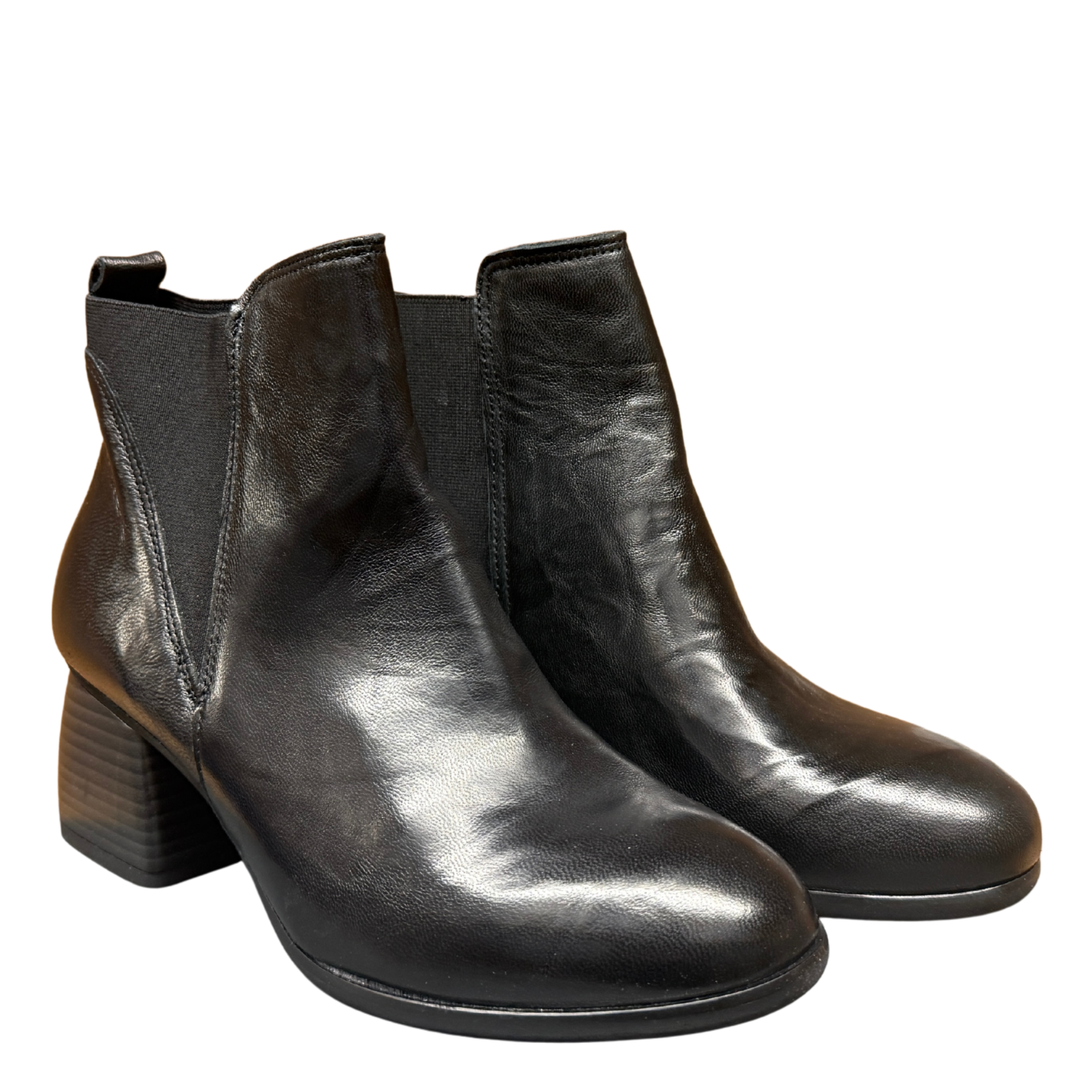 Getoutside Women's Chelsea Heeled Boot in Black Leather