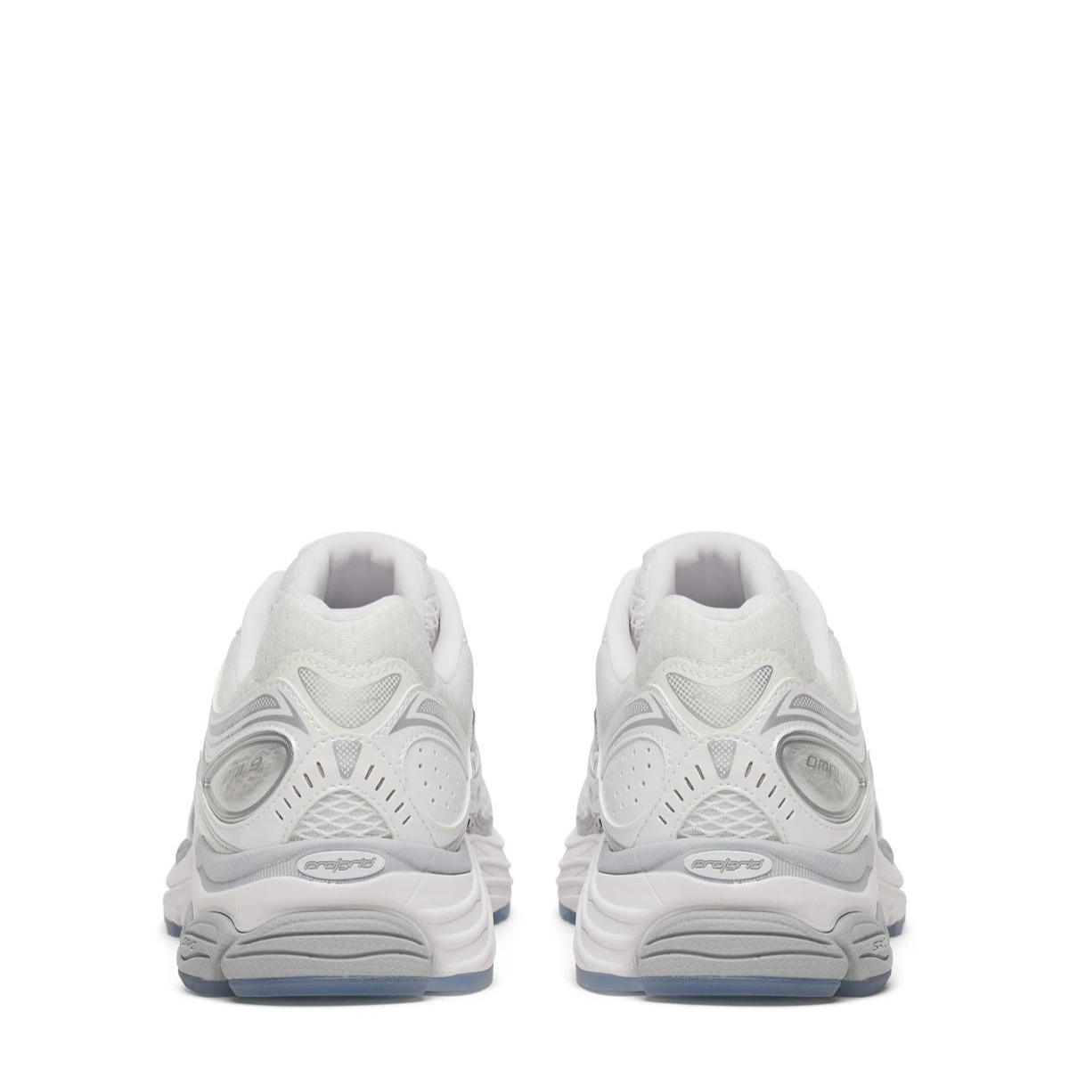 Saucony ProGrid Omni 9 Sauctop in White/Silver