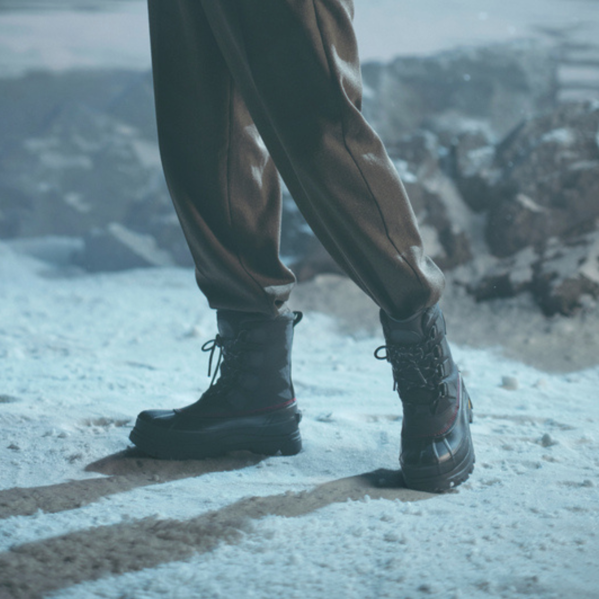 Sorel Men's Caribou Horizon GTX in Black/Bright Red