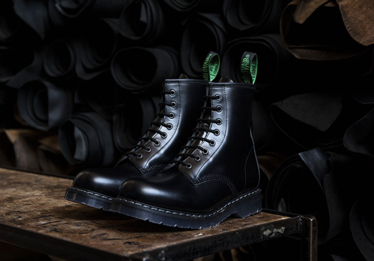Solovair Eye Derbt Boot in Black Greasy