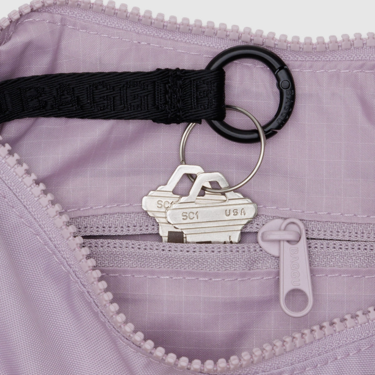 Baggu Small Nylon Crescent Bag in Dusty Pink