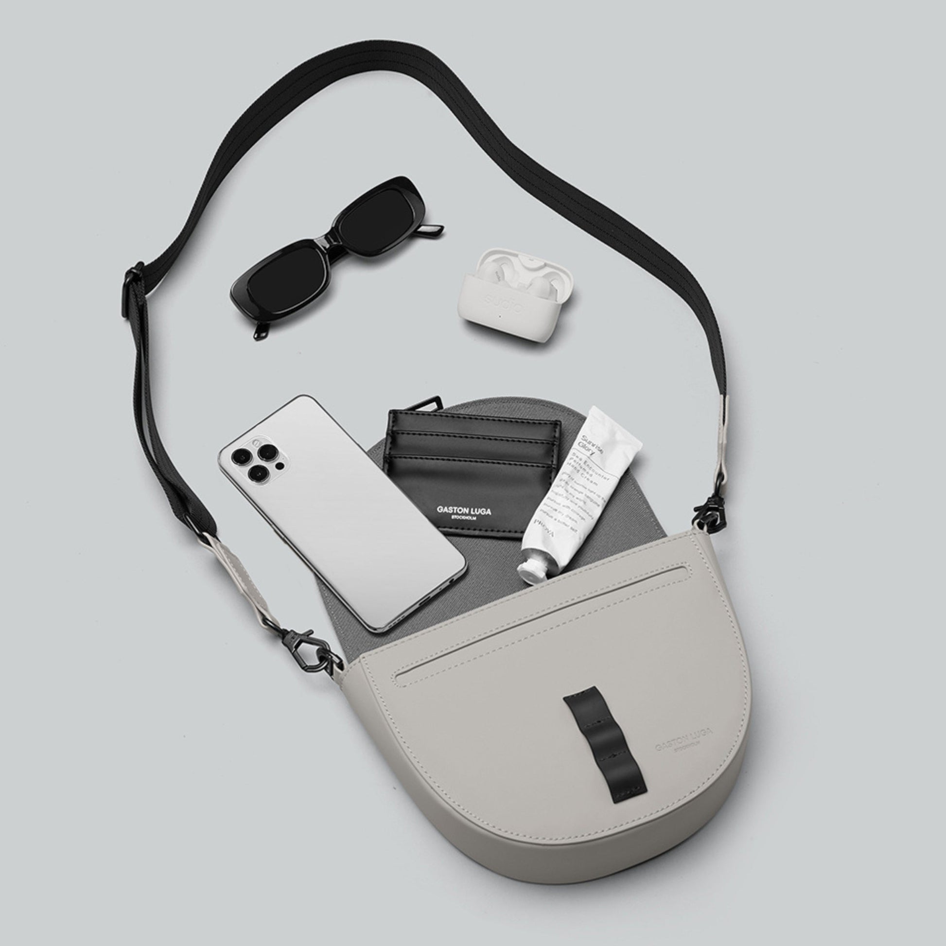 Gaston Luga Spläsh Moon Crossbody in Taupe
