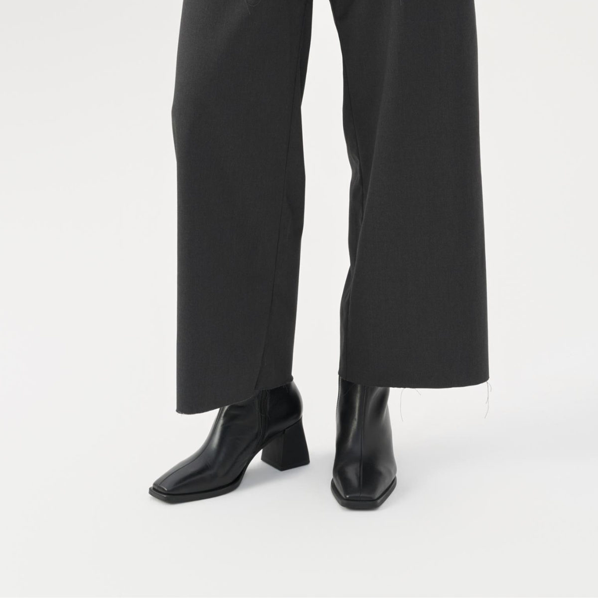 Vagabond Women's Hedda Boots in Black Leather