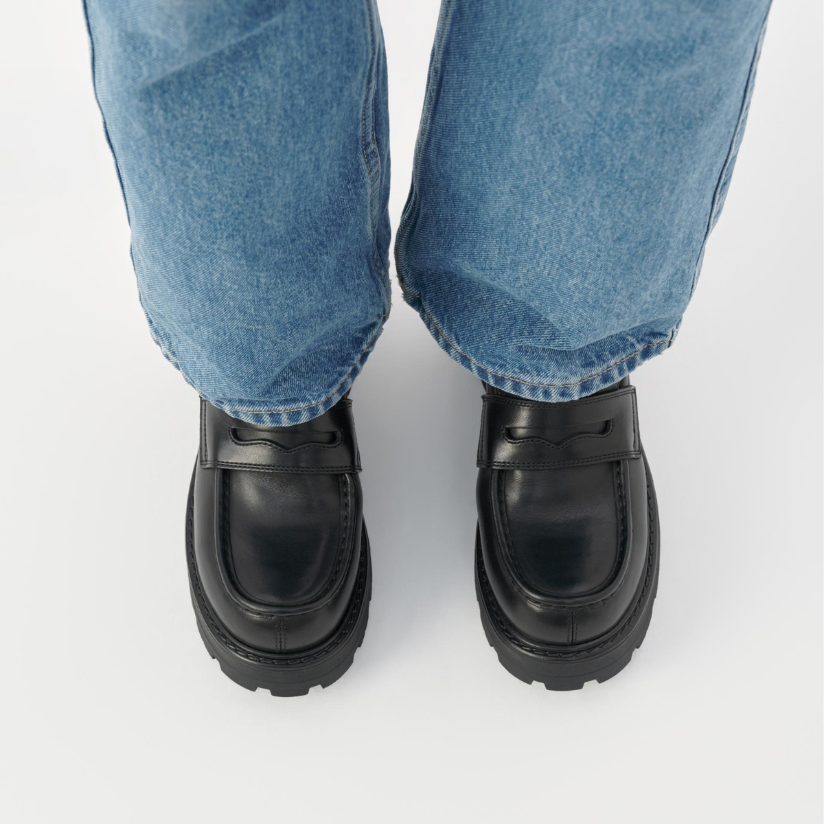 Vagabond Women's Cosmo 2.0 Loafers in Black Leather