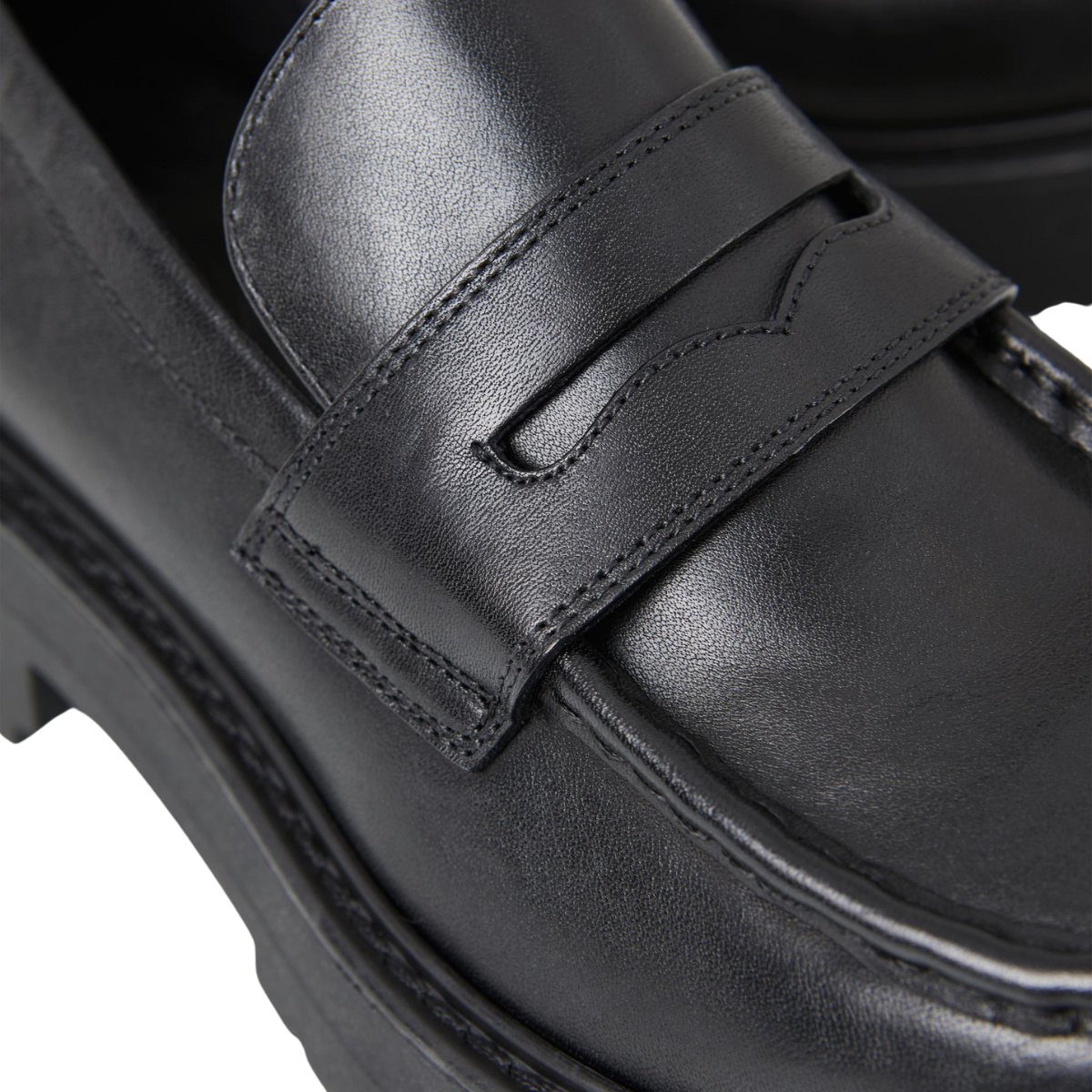 Vagabond Women's Cosmo 2.0 Loafers in Black Leather