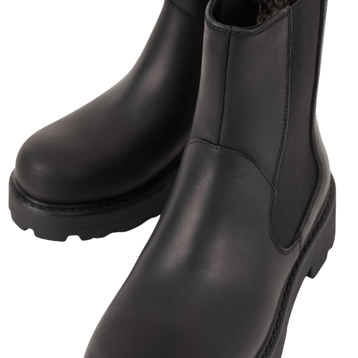 Vagabond Women's Cosmo 2.0 Boots in Black Oily Nubuck