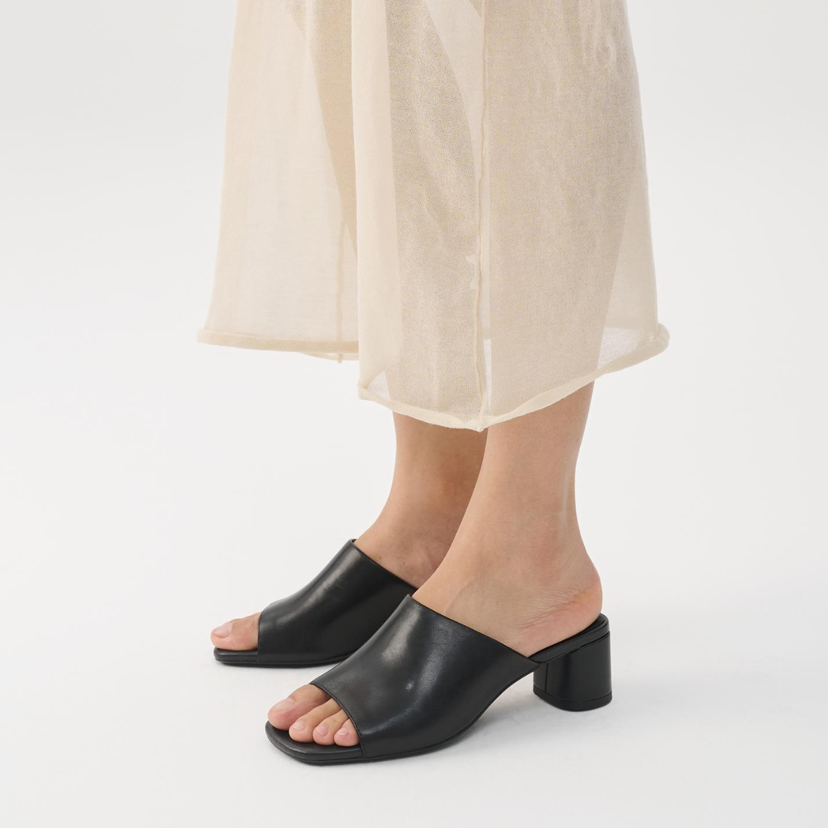 Vagabond Women's Piper Mules in Black Leather