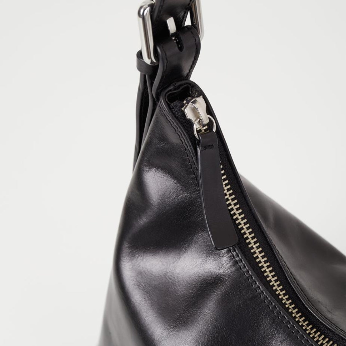 Vagabond Bari Bag in Black Leather