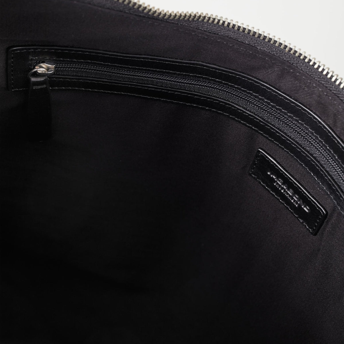 Vagabond Hilo Bag in Black Leather