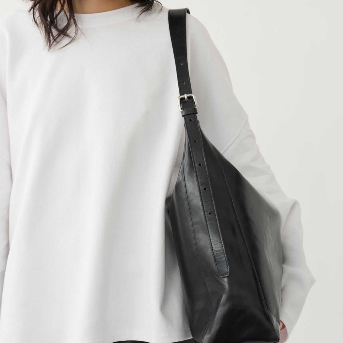 Vagabond Hilo Bag in Black Leather