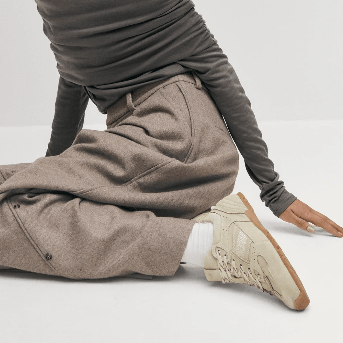 Alohas Women's Tb.56 in Suede Cream - Getoutside Shoes