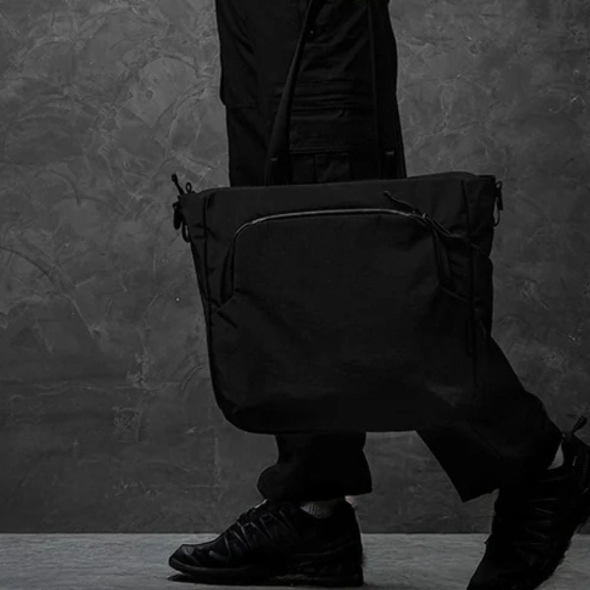 Alpaka Bravo Tote V2 14L in Black - Getoutside Shoes